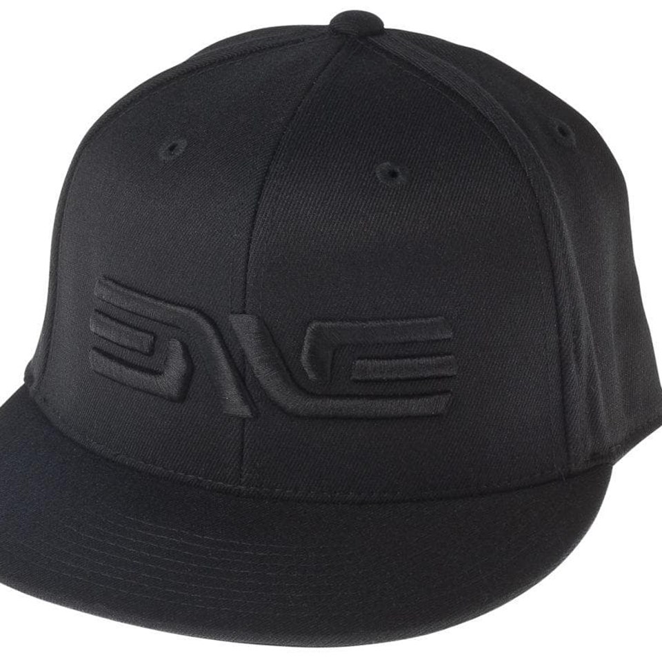 FITTED LOGO HAT